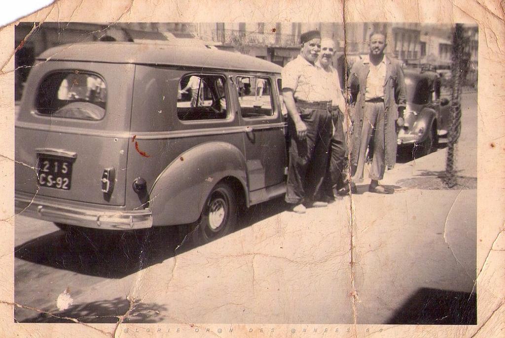 mon grand pere au millieu juan serra bd de mascara devant son four à oran .jpg